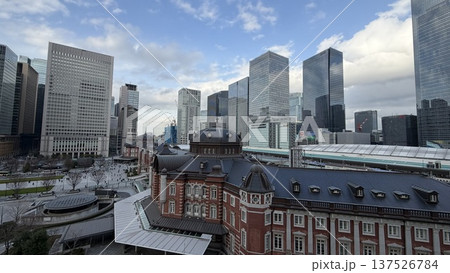 昼間の東京駅・丸の内都市風景 東京都 昼間の東京駅・丸の内都市風景 東京都 137526784