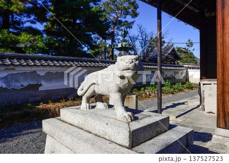 建仁寺塔頭寺院　両足院鎮守社　毘沙門天堂　狛虎 137527523