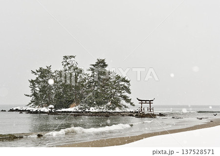 恋路海岸の雪景色 恋路海岸の雪景色 137528571