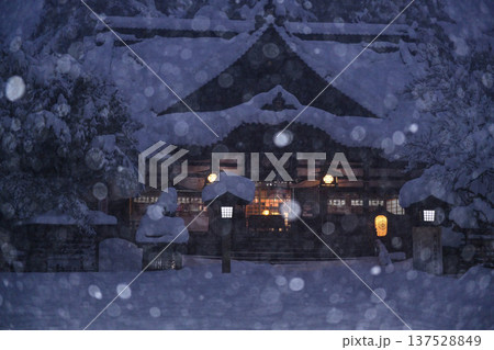 雪が降る美しい尾山神社 雪が降る美しい尾山神社 137528849
