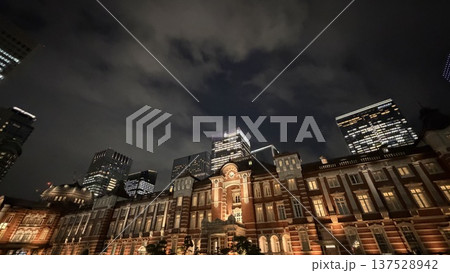 夜の東京駅・丸の内都市風景 東京都 夜の東京駅・丸の内都市風景 東京都 137528942