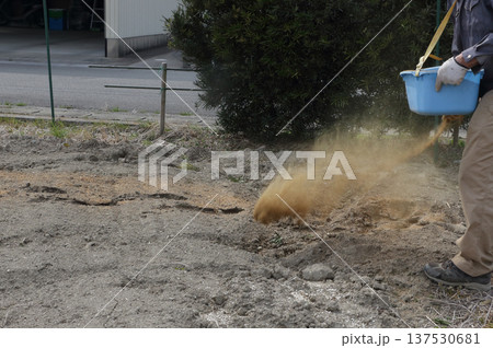 魚粉種粕散布 137530681