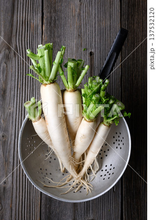Fresh daikon radish washed in metal strainer 137532120