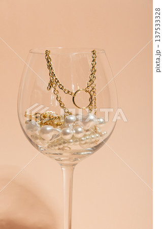 Pearls And Chains Display. Decorative Collection Of Pearls And Gold Necklaces Inside Glass Container Pearls And Chains Display. Decorative Collection Of Pearls And Gold Necklaces Inside Glass Container 137533328
