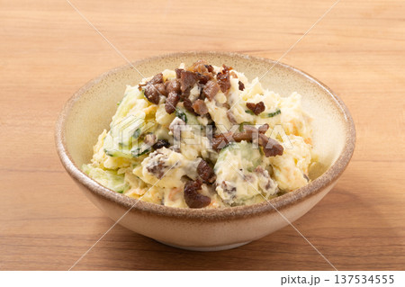 牛タン入り ポテトサラダ 牛タン入り ポテトサラダ 137534555