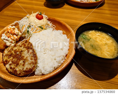 タルタルザンギ&ハンバーグディッシュ タルタルザンギ&ハンバーグディッシュ 137534860