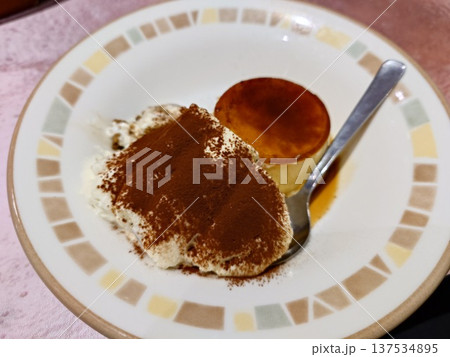 プリンとティラミス クラシコの盛合せ 137534895