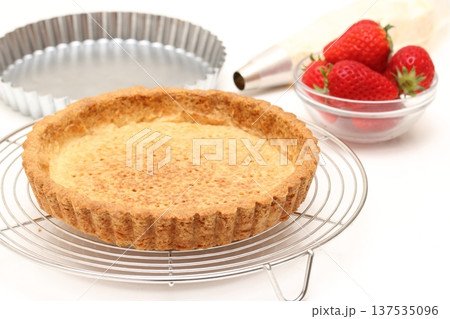 タルトを手作り 137535096
