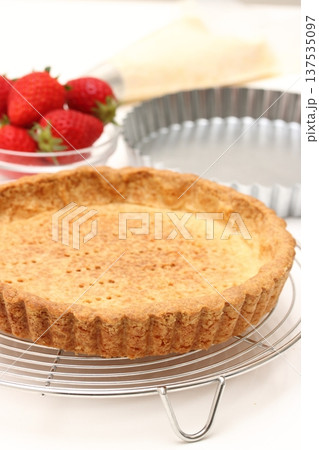 タルトを手作り 137535097