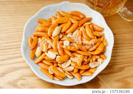 柿の種　おつまみ 137536280