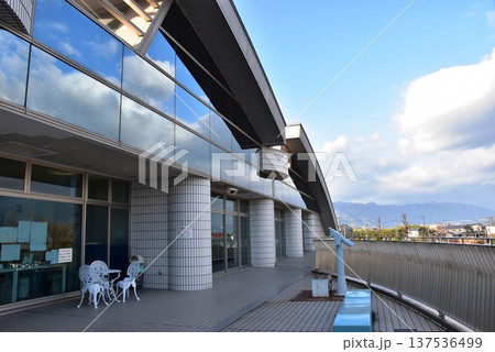 大津市　道の駅びわ湖大橋米プラザの展望バルコニーと眺望 137536499