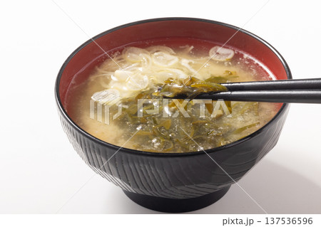 ［三陸産めかぶ］めかぶ味噌汁 137536596