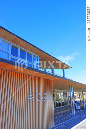 福井県三方群美浜町、道の駅はまびよりの風景 137538524