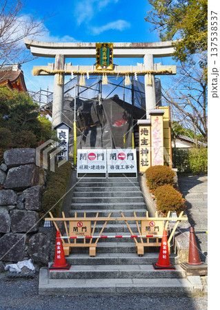 京都　閉門している地主神社（京都府京都市東山区） 137538537