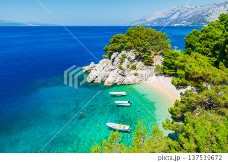 Makarska, Croatia. Crystal-clear turquoise waters and white pebble beaches in small bay of Punta Rata, Brela. 137539672