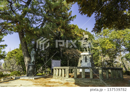 清須　清洲公園　織田信長・濃姫像　愛知県清須市 137539782