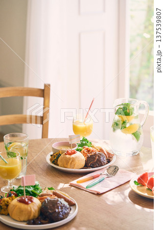 美味しそうなランチ 137539807