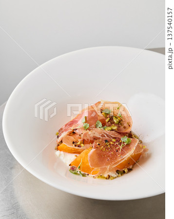 Bright citrus pieces enhanced with subtle savory and herbal notes Bright citrus pieces enhanced with subtle savory and herbal notes 137540157