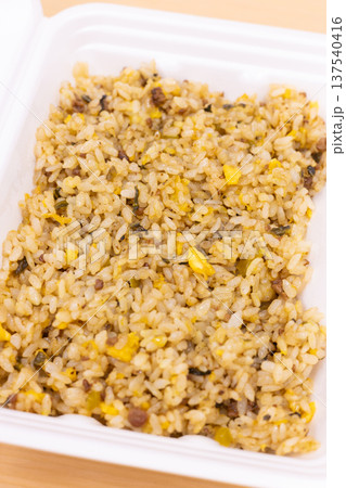 おいしい高菜炒飯弁当 おいしい高菜炒飯弁当 137540416