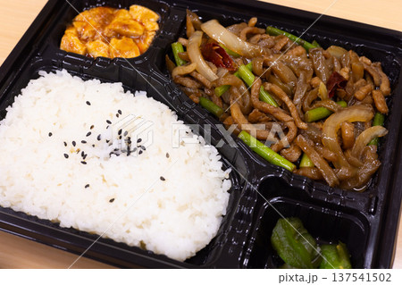 おいしい豚肉搾菜炒め中華弁当 137541502