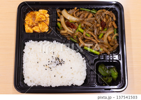 おいしい豚肉搾菜炒め中華弁当 137541503