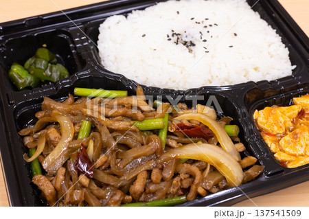 おいしい豚肉搾菜炒め中華弁当 137541509