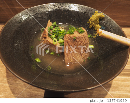 箸でほどける至福、厚切り牛タンの贅沢な煮込み 137541939