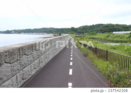 高台移設の仙石線旧線活用した遊歩道:絶景の丘より陸前大塚駅方向を望む 高台移設の仙石線旧線活用した遊歩道:絶景の丘より陸前大塚駅方向を望む 137542108
