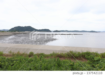 高台移設の仙石線旧線活用した遊歩道：絶景の丘付近より松島湾を望む 137542110