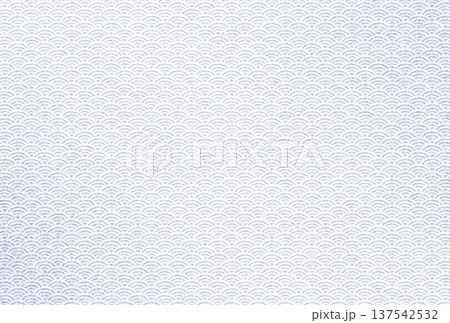 キラキラ輝く繊細な淡い藤色の模様に白い青海波柄を重ねた背景画像17 137542532