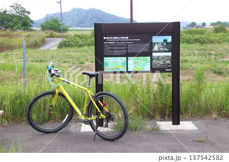 高台移設の仙石線旧線活用した遊歩道：旧東名駅跡 137542582