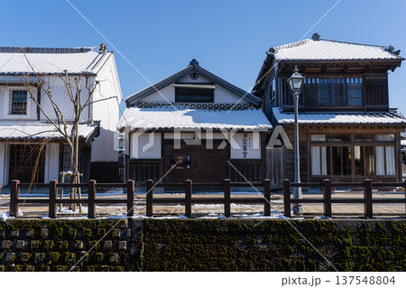 雪が降った後の佐原の町並み 137548804