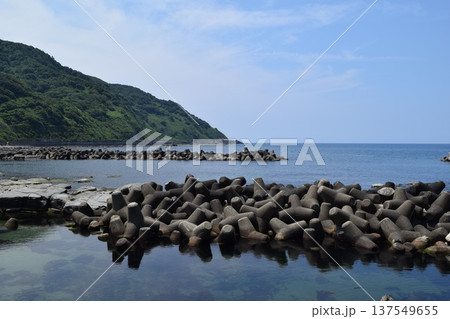 海岸の波消しブロック 137549655