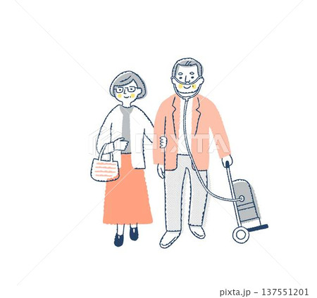 携帯用酸素ボンベを持っている男性と一緒に歩く女性 137551201