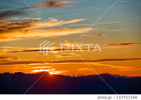 北アルプス・双六岳から見る日の出 137551566