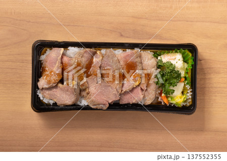 牛ステーキ弁当（サーロインステーキ） 137552355