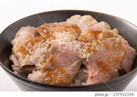 牛ステーキ丼(サーロインステーキ) 牛ステーキ丼(サーロインステーキ) 137552359