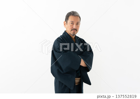 着物を着た男性 着物を着た男性 137552819