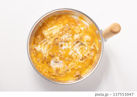 豚そぼろ卵とじ 137553047