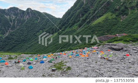 空から見る夏の涸沢カール 空から見る夏の涸沢カール 137553056