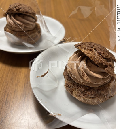 チョコレートシュークリーム 137553179