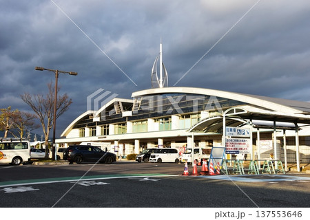 大津市　道の駅びわ湖大橋米プラザと駐車場 137553646
