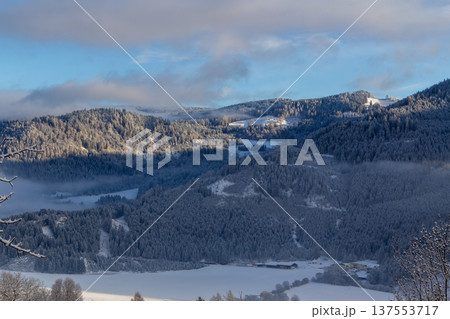 Looking out over the snowcapped valley in the golden hour 137553717