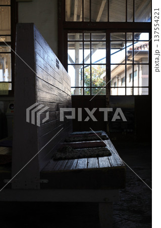 西岩国駅の待合室 137554221