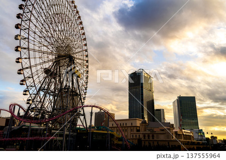 横浜 みなとみらいの夕景 横浜 みなとみらいの夕景 137555964