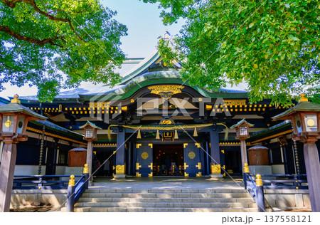 東京都　新宿区　穴八幡宮　（あなはちまんぐう）　拝殿 137558121