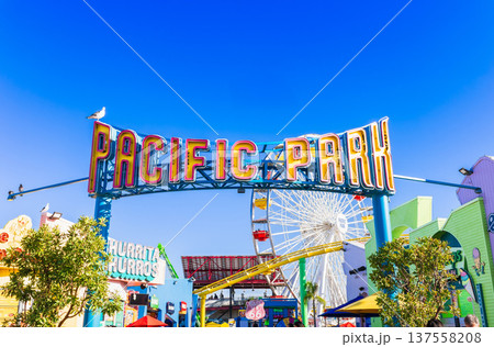 ロサンゼルス サンタモニカ・ピアの遊園地 パシフィック・パーク ロサンゼルス サンタモニカ・ピアの遊園地 パシフィック・パーク 137558208