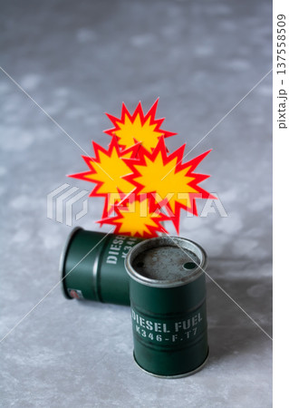 爆発するドラム缶イメージ 137558509