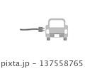 シンプルなモノクロのEV自動車とコンセントプラグ 137558765