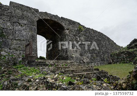 中城城跡　琉球王国の古城 137559732